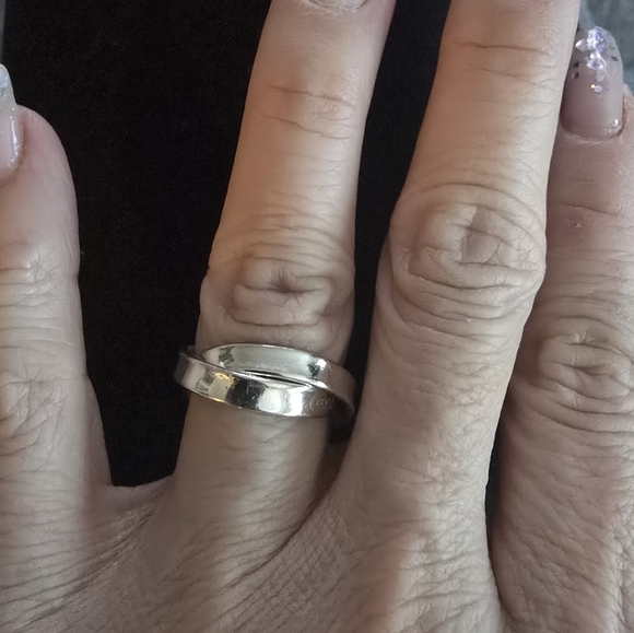 Tiffany's Interlocking Ring - Picture 2 of 5